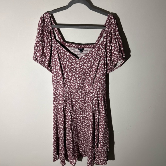 torrid Dresses & Skirts - Whimsical Grandmillenial Floral Print V-Neck Dress Torrid size 1 NWT